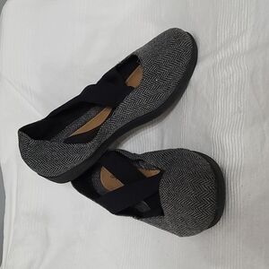 Comfortview Womens Strappy Slip-on‎ Shoes Gray/Silver Chevron Size 11 WW EUC